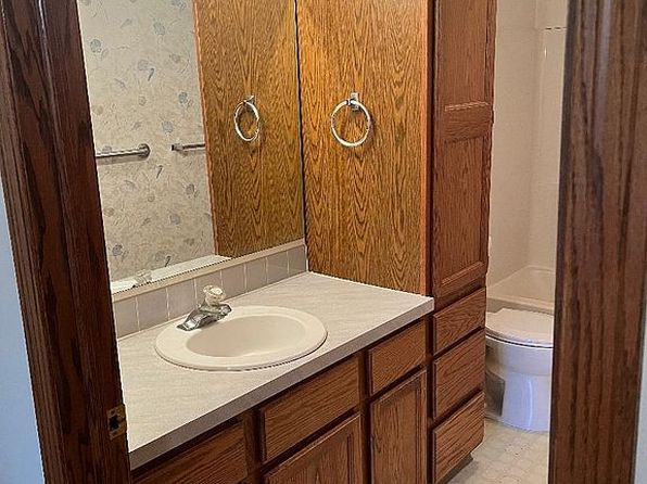 1725 S 38th St, Lincoln, NE 68506