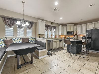 1005 King George Ln, Aubrey, TX, 76227