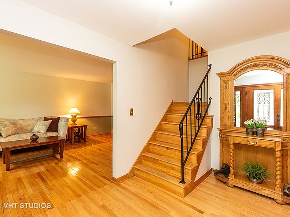 2nd image of 605 Carriage Ct
