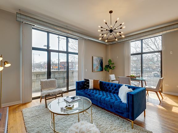 2nd image of 4011 N Francisco Ave Unit 111