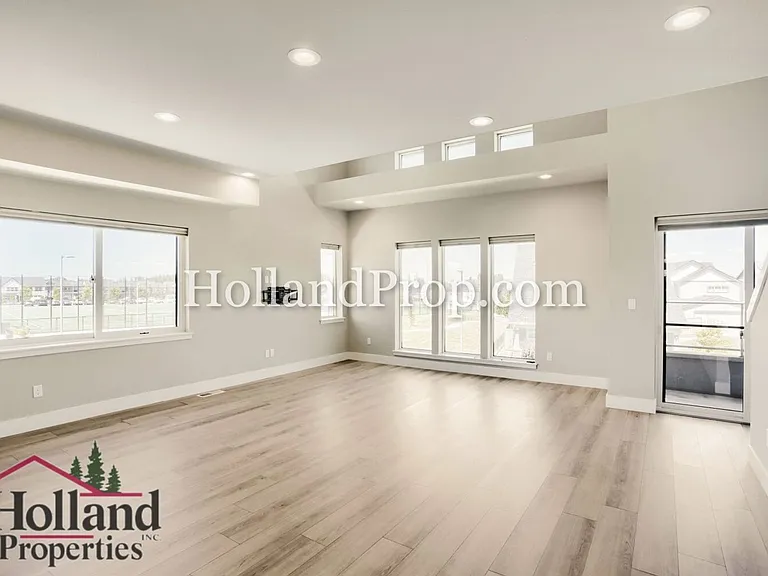 7450 SE Lago St — Photo 6