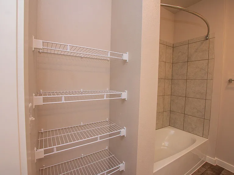 Lofts at Ventura — Photo 20