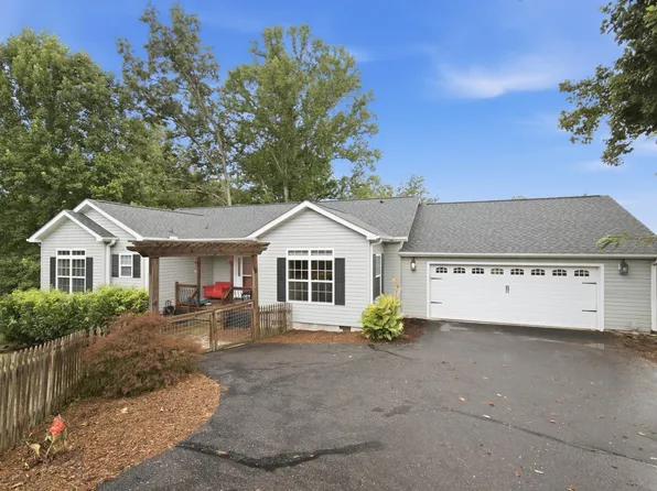 15 Briar Ridge Dr, Fairview, NC 28730