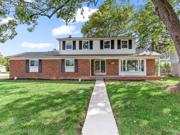 22011 Ivanhoe Ln, Southfield, MI 48034