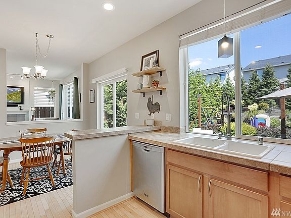 4th image of 2229 164th Avenue Ct E