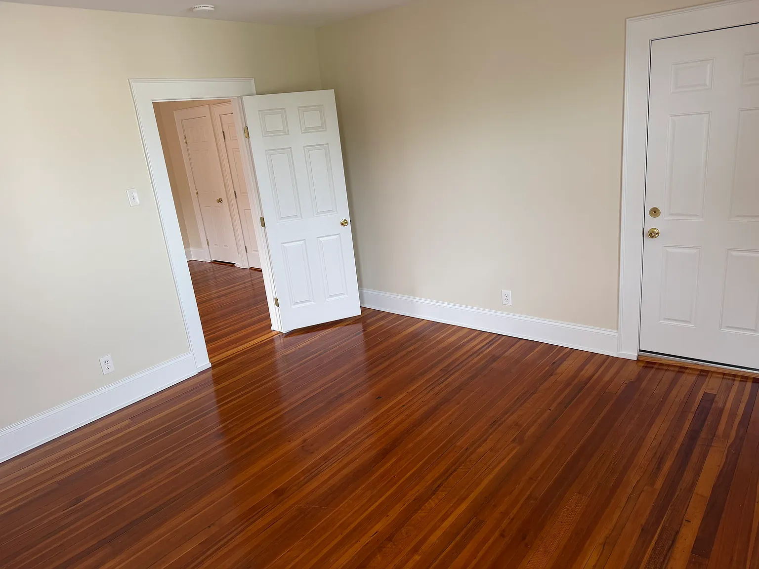 2 bed, 900 sqft, $1,500 — Photo 4