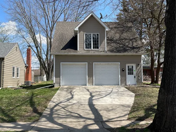 4017 Cambridge St, Des Moines, IA 50313