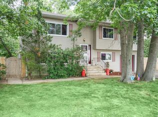 617 Old Town Rd, Pt Jefferson Station, NY 11776