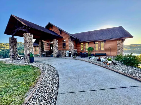 850 Lakeview Dr, Horner, WV 26372