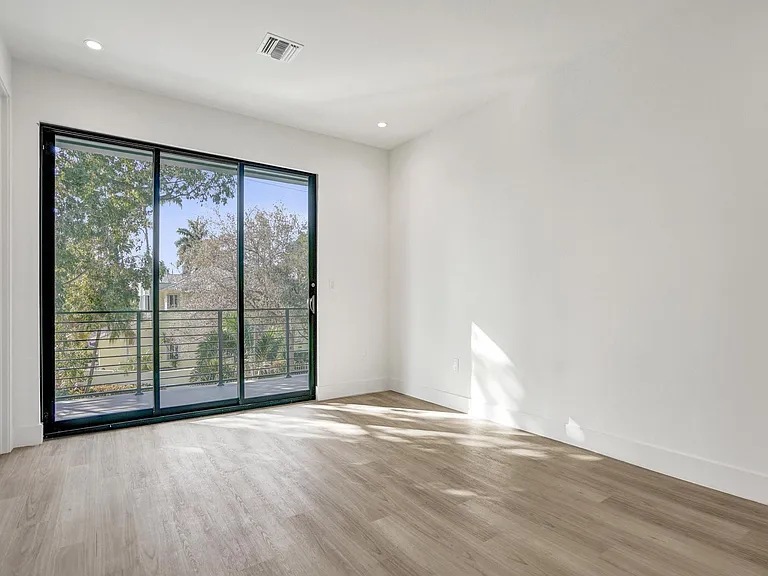 604 SW 7th Ave — Photo 34