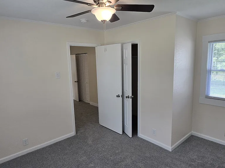 808 Hancock Ave — Photo 10