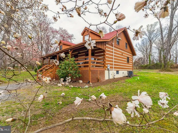 800 S 15th St, Purcellville, VA 20132