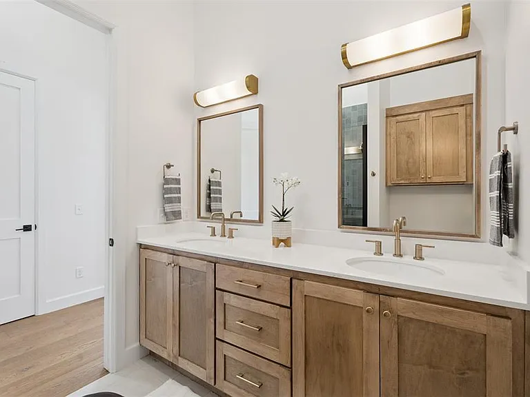 18817 Selah Way — Photo 31