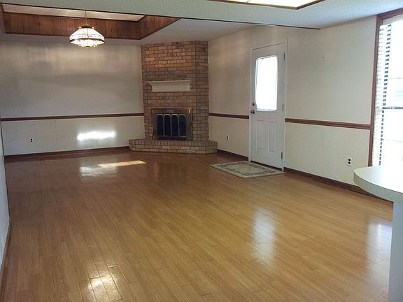 4th image of 405 S Lake Ct