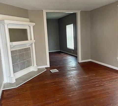 4th image of 1604 Manchester Ave