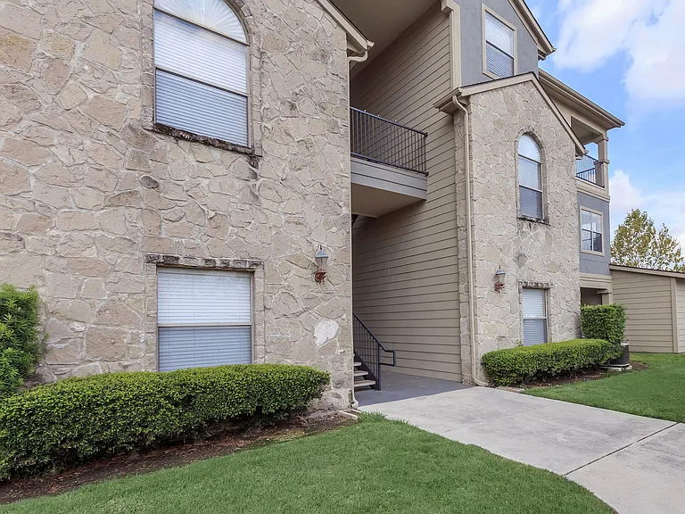 Park Hill Apartments — Photo 31