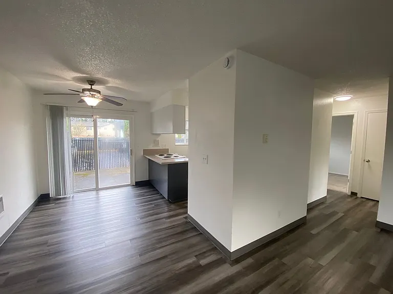 Pleasant Square Apartments — Photo 36