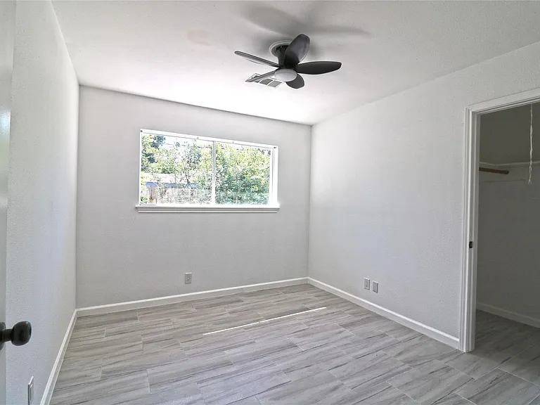 9211 Blankenship Dr — Photo 16