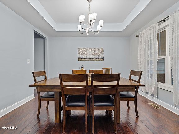 5th image of 106 Edwards Court