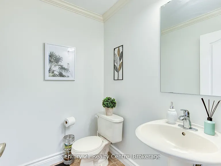 45 Hatch St E — Photo 7