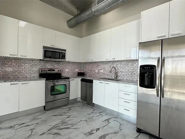 2100 Van Buren St #522 — Photo 2