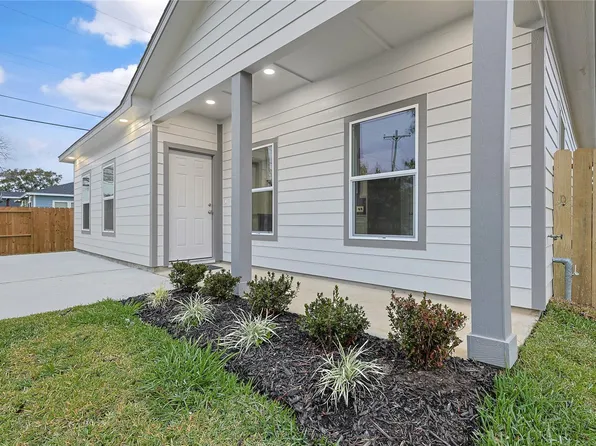 19210 Akin Dr, Crosby, TX 77532