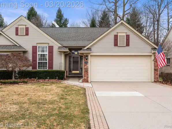 5776 Woodview Dr #6, Sterling Heights, MI 48314