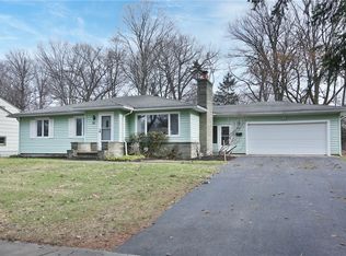 30 Pine Tree Ln, Rochester, NY 14617