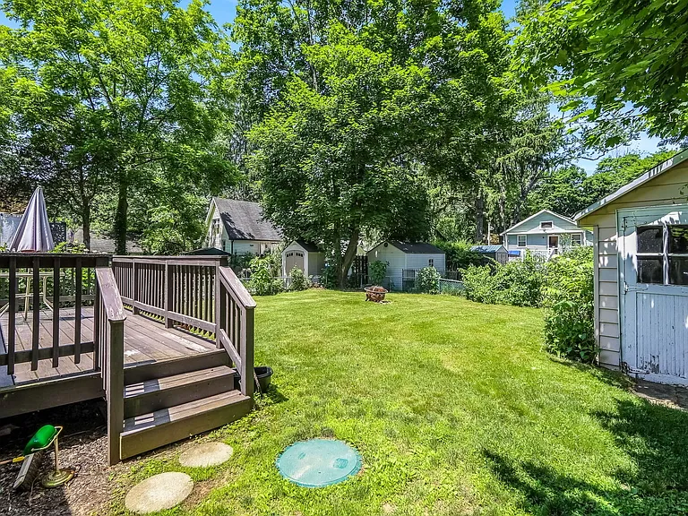 16 Lakeview Ter — Photo 10