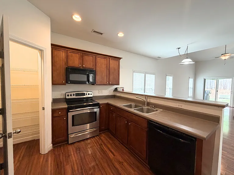 2541 Spring Oaks Way — Photo 14