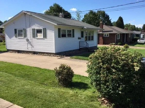 109 Winfield Dr, Grove City, PA 16127