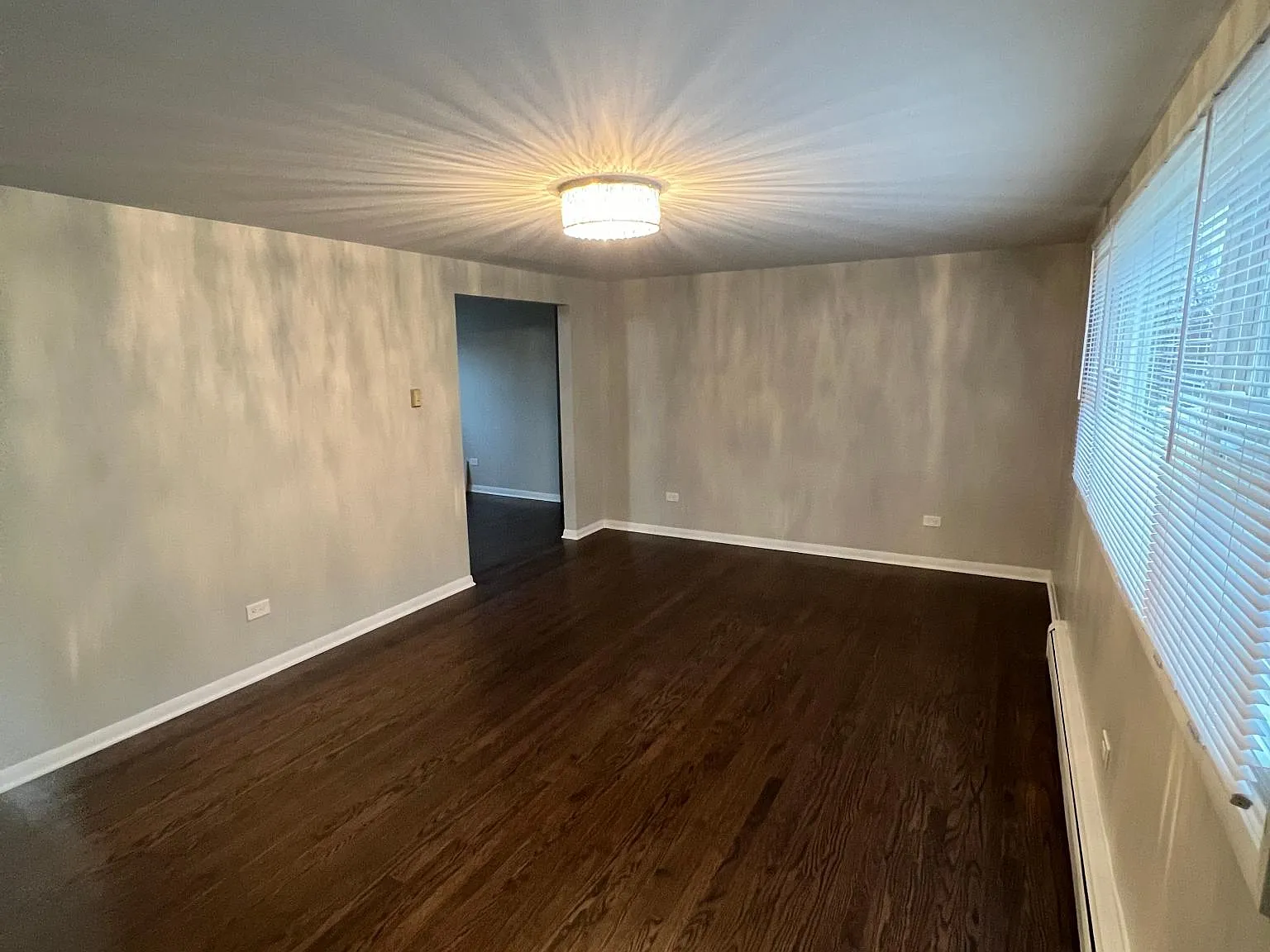 2 bed, 1100 sqft, $1,900 — Photo 3