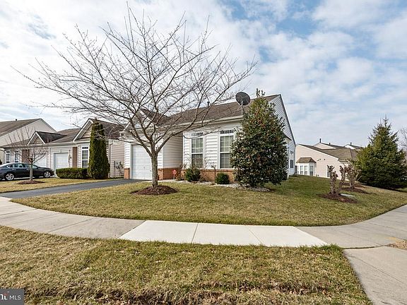 3rd image of 9901 Goldenwood Ct