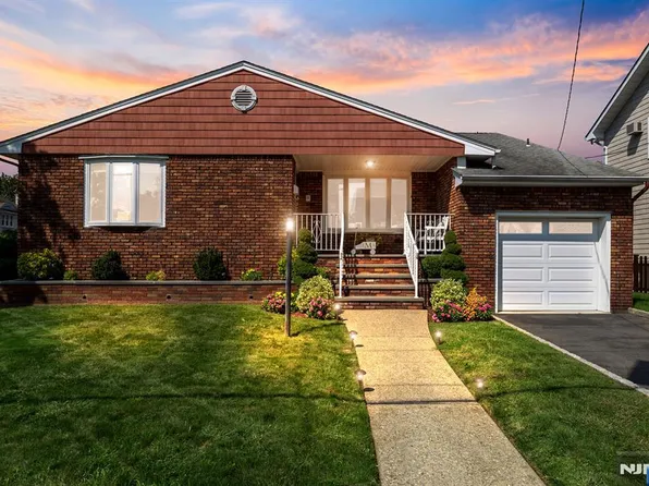 37 Jackson Pl, Lyndhurst, NJ 07071