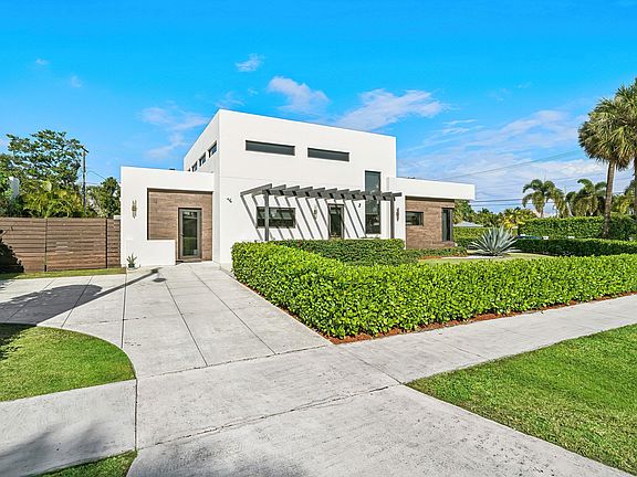 4th image of 1801 N Lakeside Drive