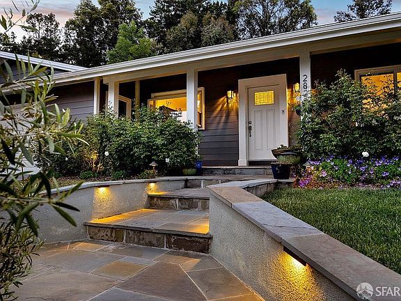 3rd image of 2828 Mariposa Dr