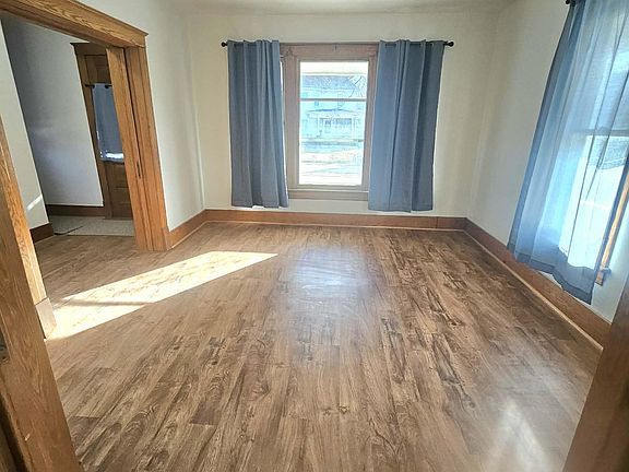 4th image of 828 9th St