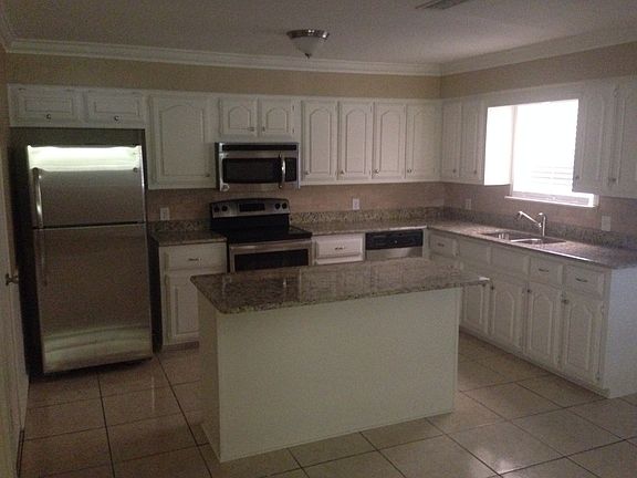 4th image of 818 Marigold Dr