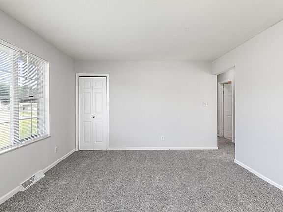 4th image of 1824 Meadow Dr