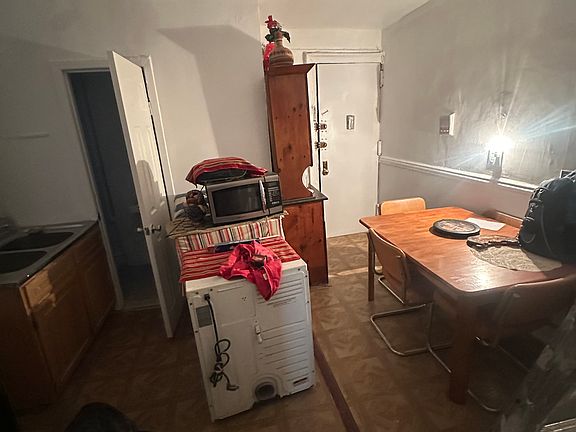 3rd image of 3102 Villa Ave #12