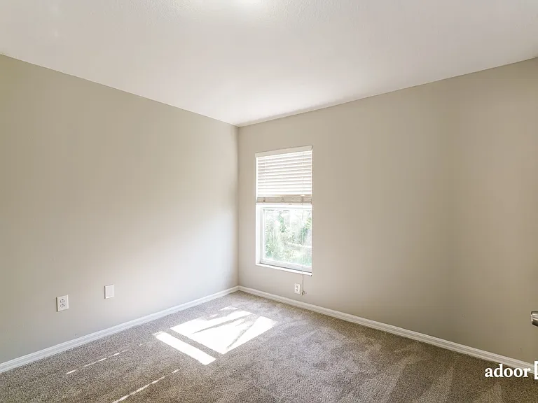 439 Maple Pointe Dr — Photo 9