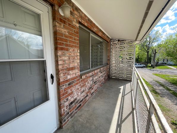 708 E Walnut St APT 203, Belton, MO 64012