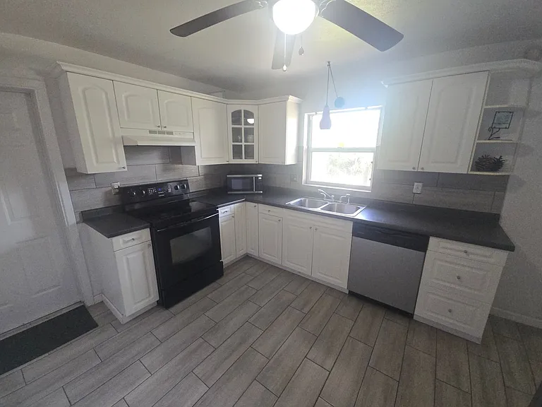 1707 Staunton Ave — Photo 4