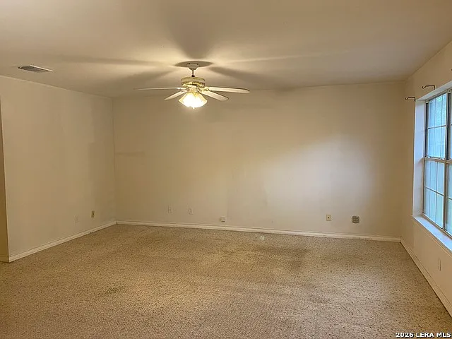 570 Beverly Ln — Photo 8
