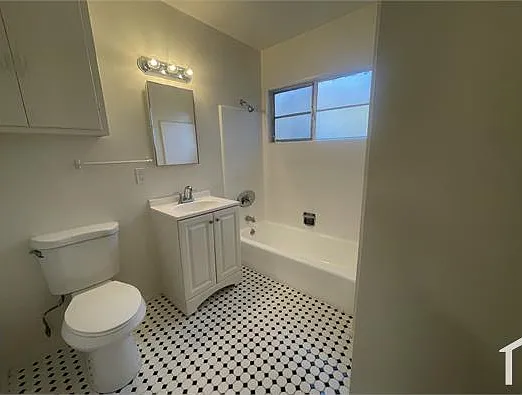 5326 Packard St — Photo 10