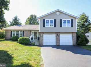 8 N Lancaster Ln, Newtown, PA 18940