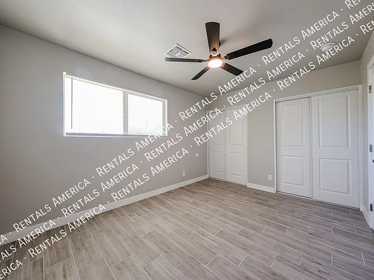 1704 E Pickrell Dr — Photo 28