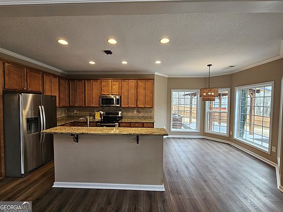 3rd image of 31 Ridgeview Dr