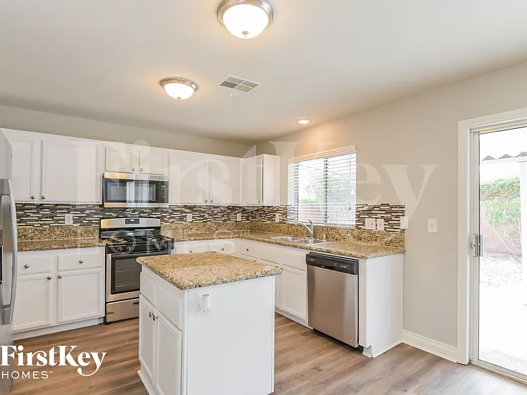 1573 Alpine Hills Ave — Photo 8