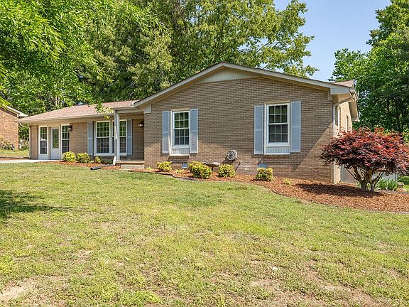 3rd image of 1606 Whippoorwill Dr